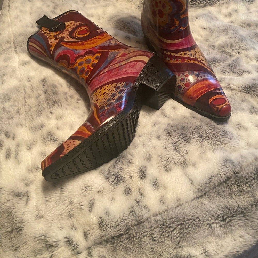 New fashion rain boots worn once.
